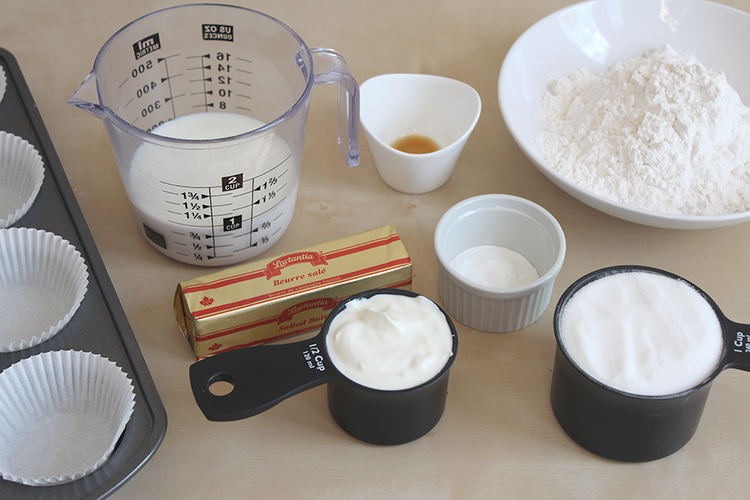 Ingredients+for+egg+free+vanilla+white+cupcakes+(cake);+flour,+yogurt,+butter,+milk,+sugar,+baking+powder,+vanilla.