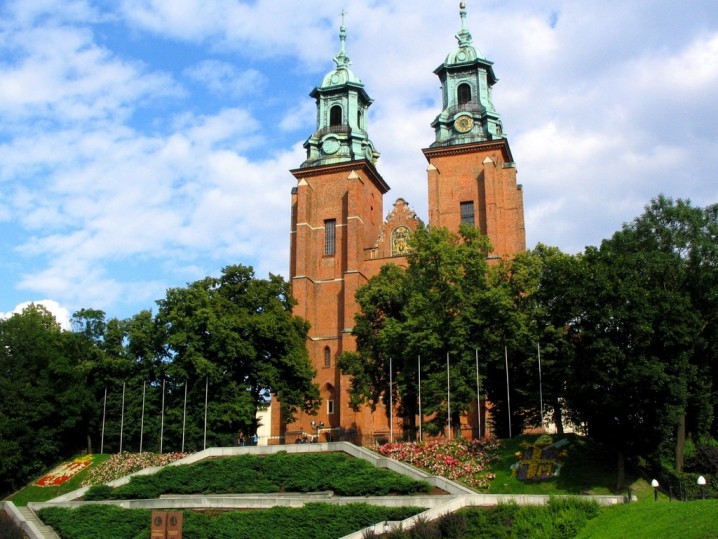 Kalendarium Drodzy panowie oprucz naszego słynnego P. T i jego piesków jest jeszcze jeden Pan J. S który za to traktowanie ludzi prędzej czy puzniej doczeka się sprawy w sądzie za mobbing.