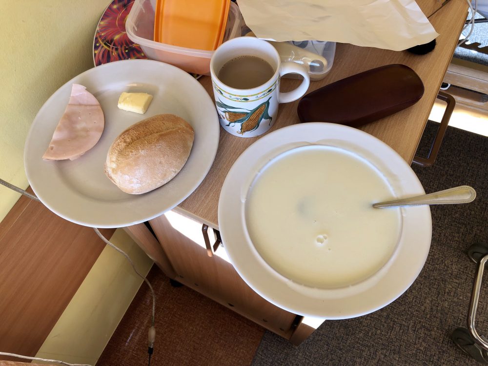 朝食