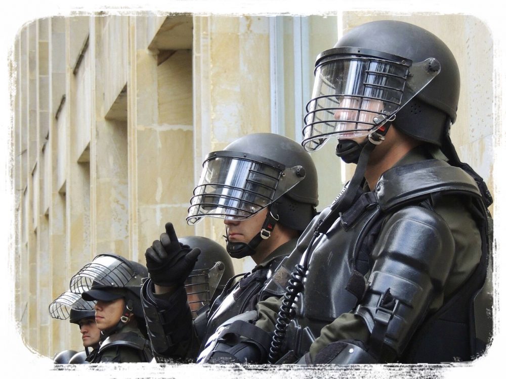 警察
