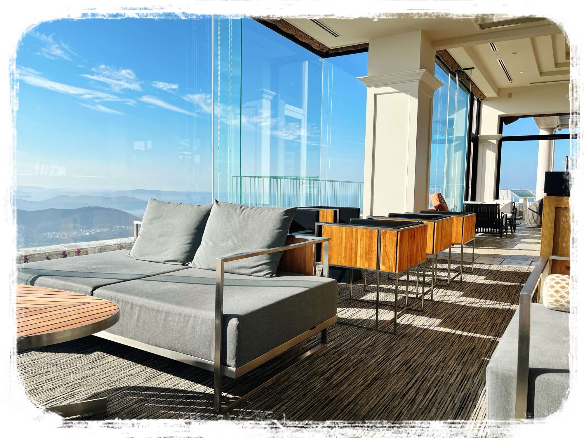 弓張りの丘ホテル