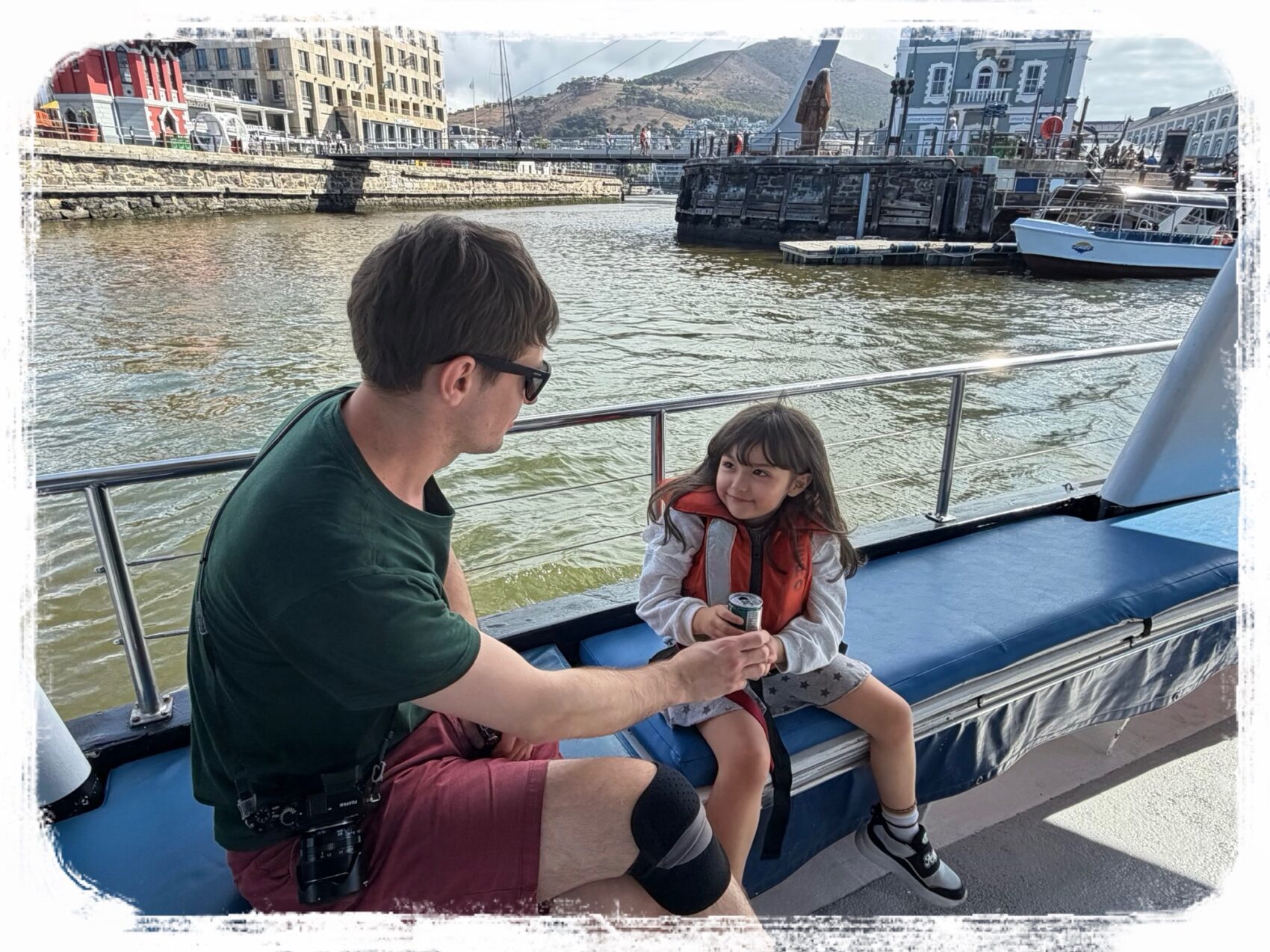 アザラシハーバークルーズ