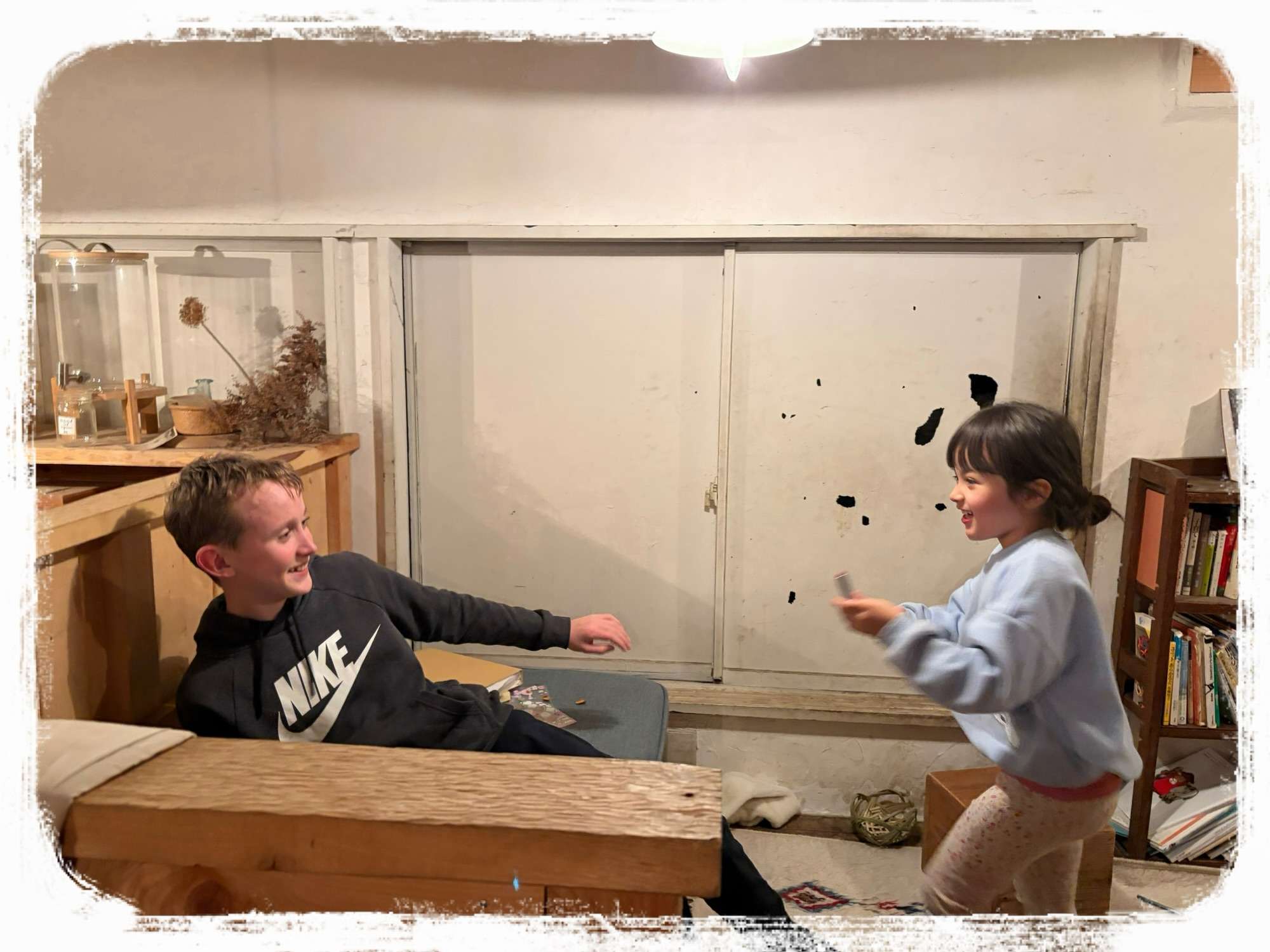 ミーシャと遊ぶ娘